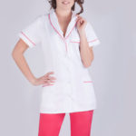 Żakiet medyczny biały z krótkim rękawem i różowymi lamówkami