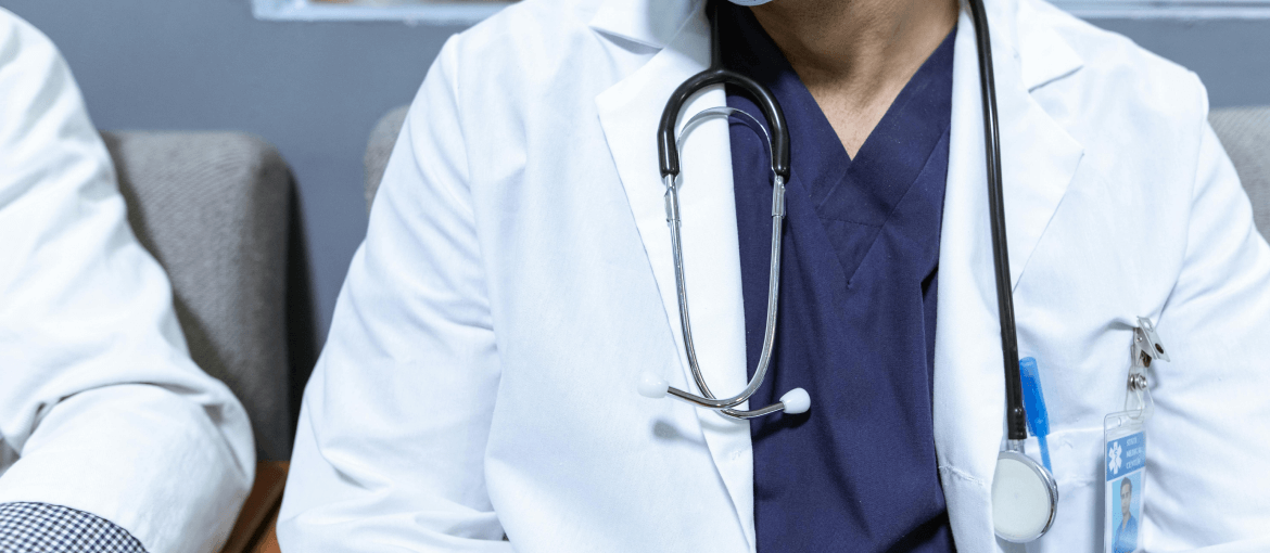 Stylowe i modne męskie fartuchy medyczne - sprawdź!