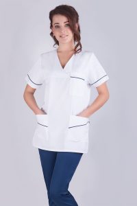 Stylowa odzież dla fizjoterapeuty - damska bluza oraz zwężane spodnie