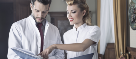 Ubranie dla pielęgniarki – na jaki uniform pielęgniarski warto postawić?