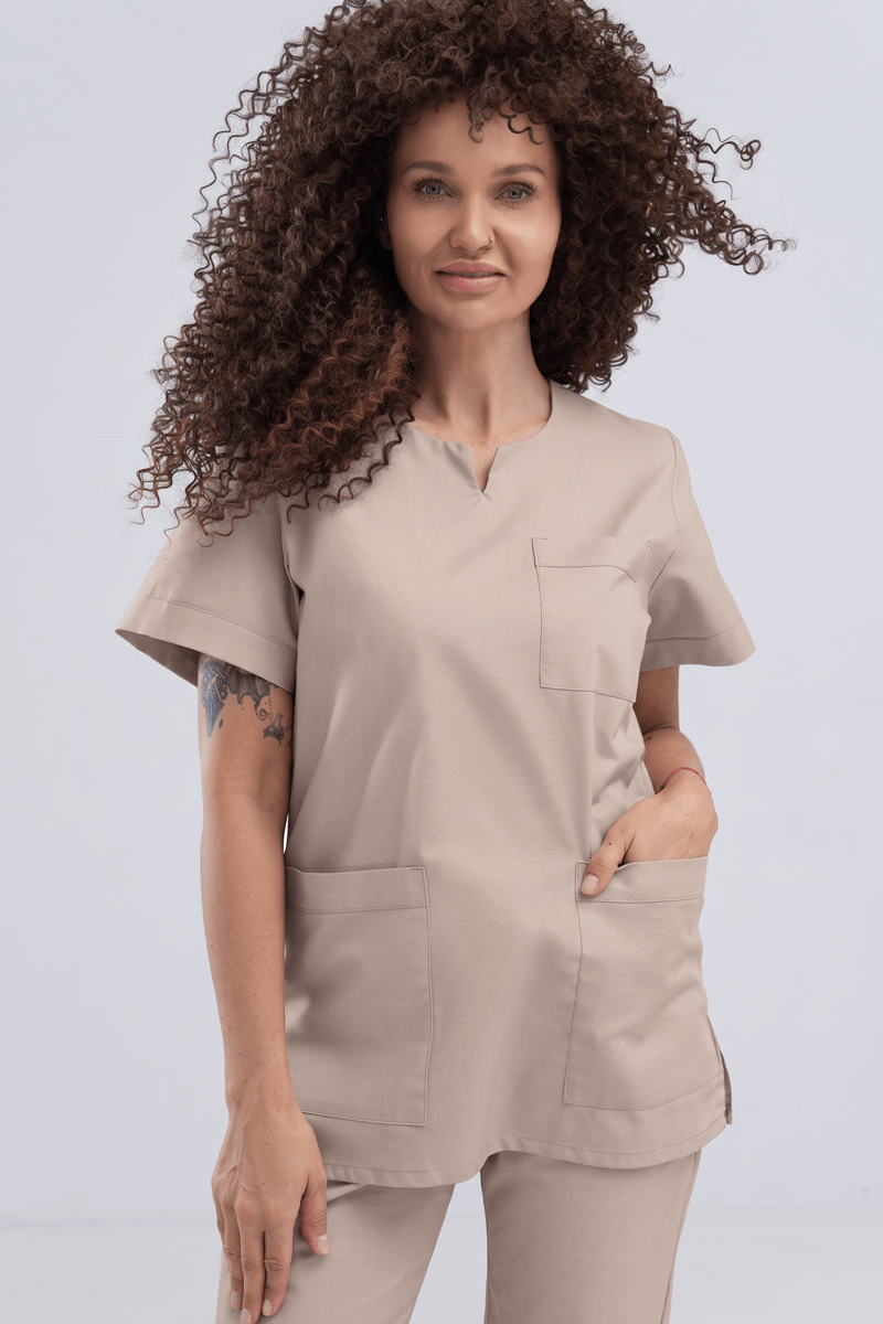 Beżowa bluza medyczna dla kobiet - 100% bawełna Beżowa bluza medyczna dla kobiet - 100% bawełna
